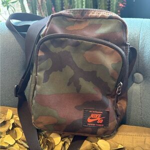 Nike Heritage Camo Crossbody Bag
